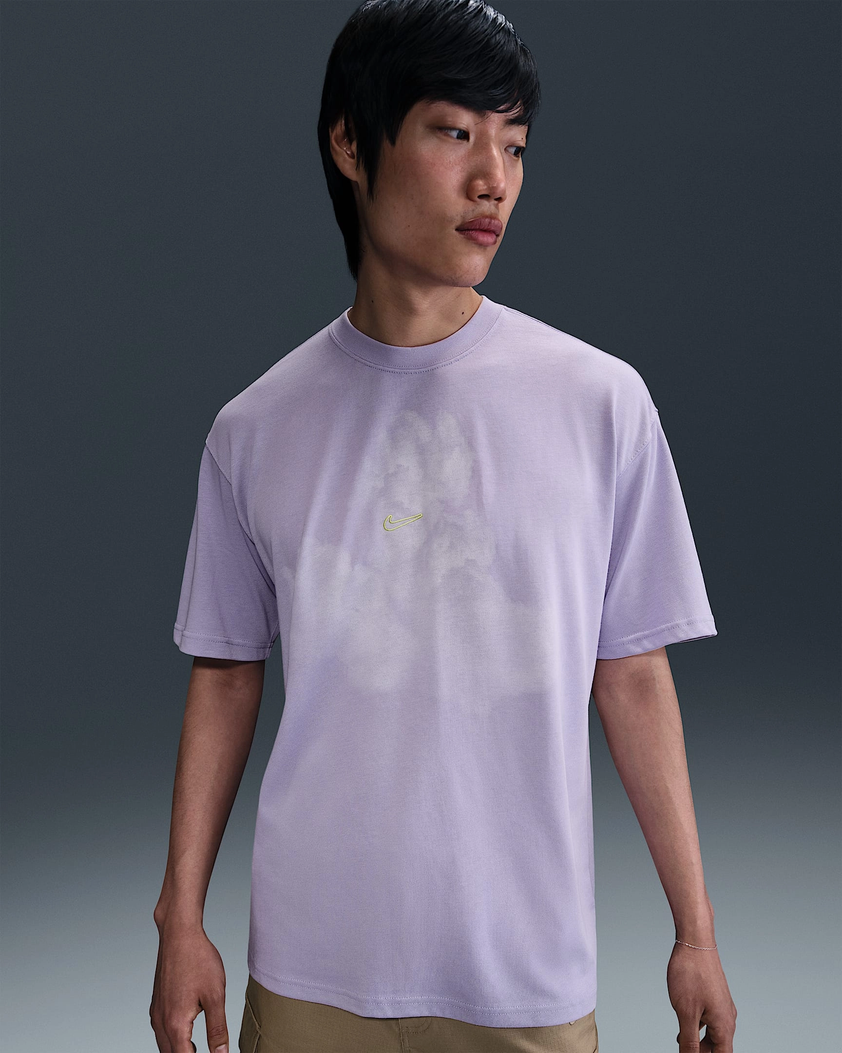 Nike Max90 T-Shirt : Évadez-vous dans le confort rétro, un classique intemporel et stylé.