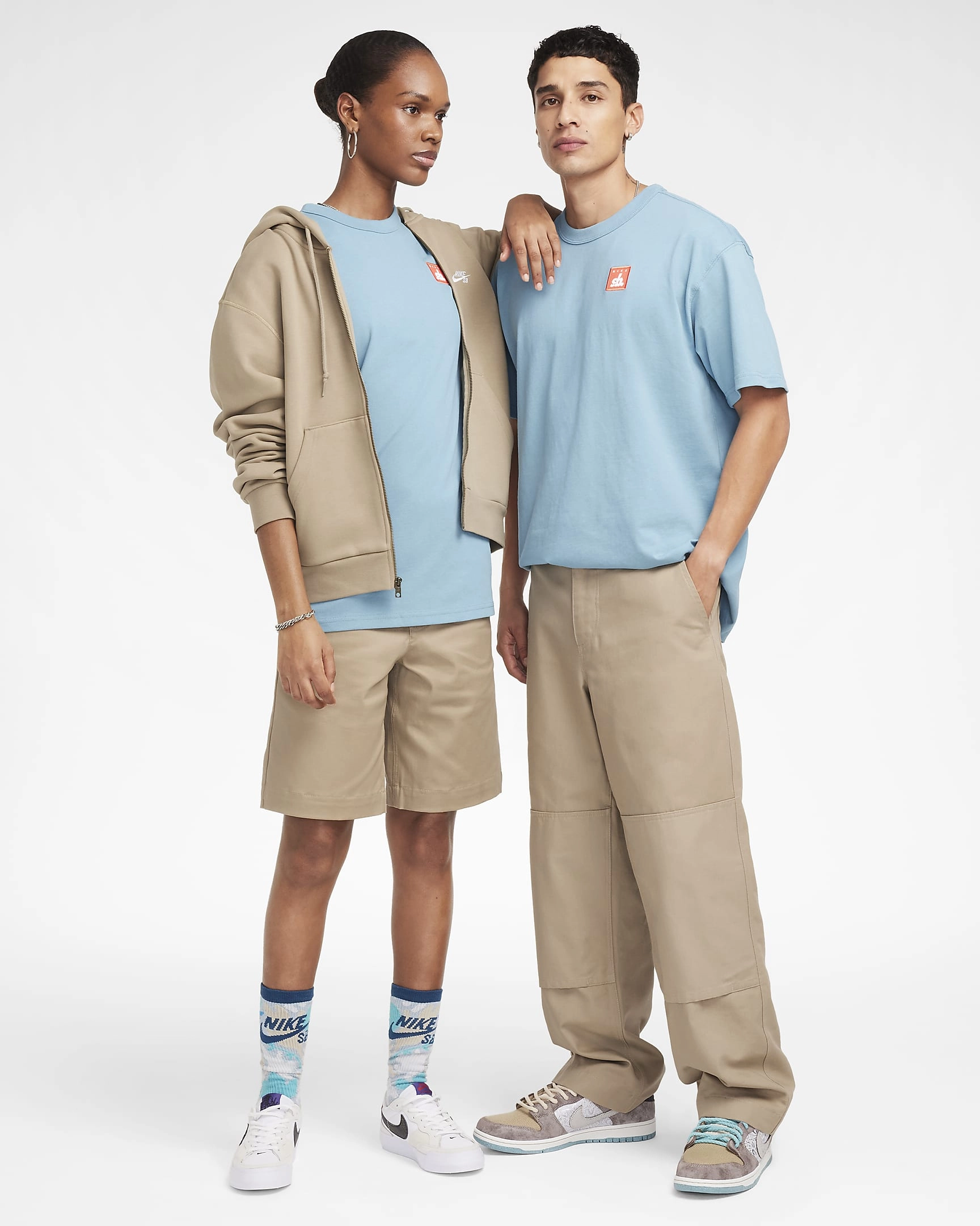 Nike SB T-Shirt : L'art de la glisse sur coton, un style urbain pour riders audacieux, prêt à dévaler la ville.