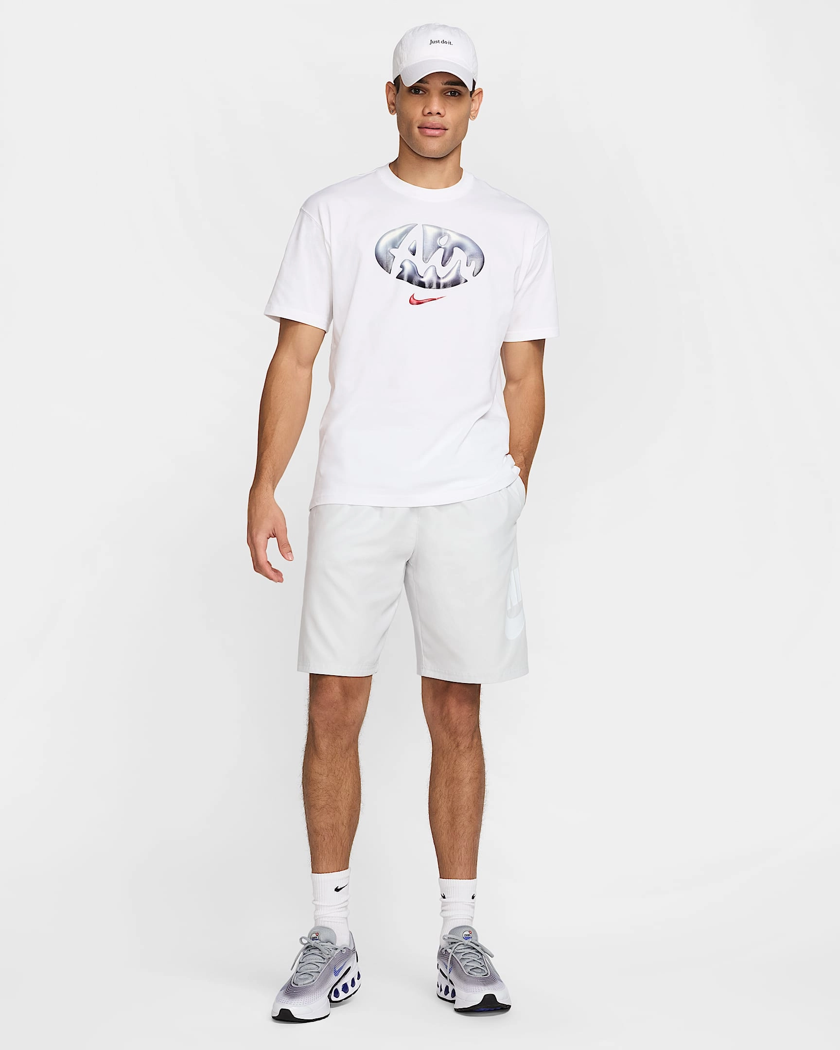 Nike Sportswear Max90 Homme: Le T-shirt emblématique pour un style inégalable, une fusion de confort et d'audace.